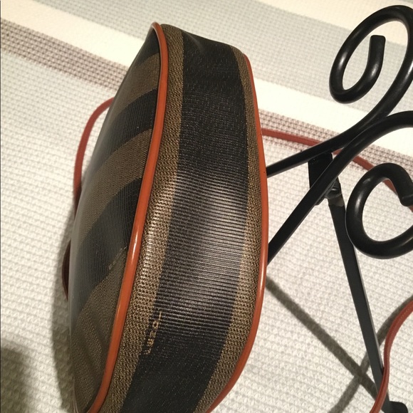 AUTHENTIC FENDI BAG IN GOOD PRE-LOVED CONDITION.🔥🔥🔥 - Picture 6 of 16